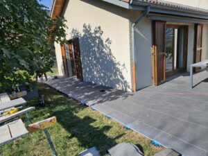 Réalisation d'une terrasse en carrelage sur plot à Bernin