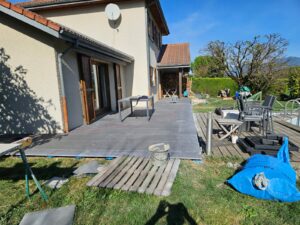 Réalisation d'une terrasse en carrelage sur plot à Bernin